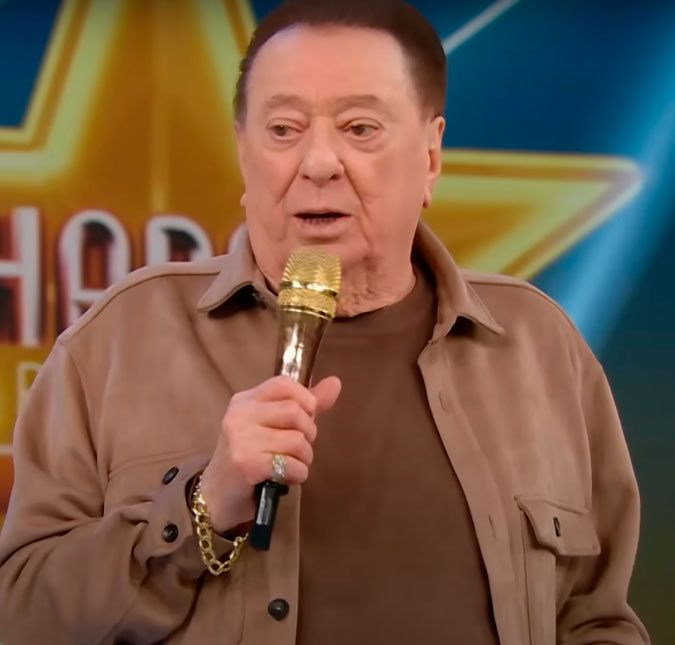 Raul Gil faz homenagem emocionate ao se despedir de Ary Toledo: Meu irmão de alma, meu melhor amigo O humorista morreu aos 87 anos de idade