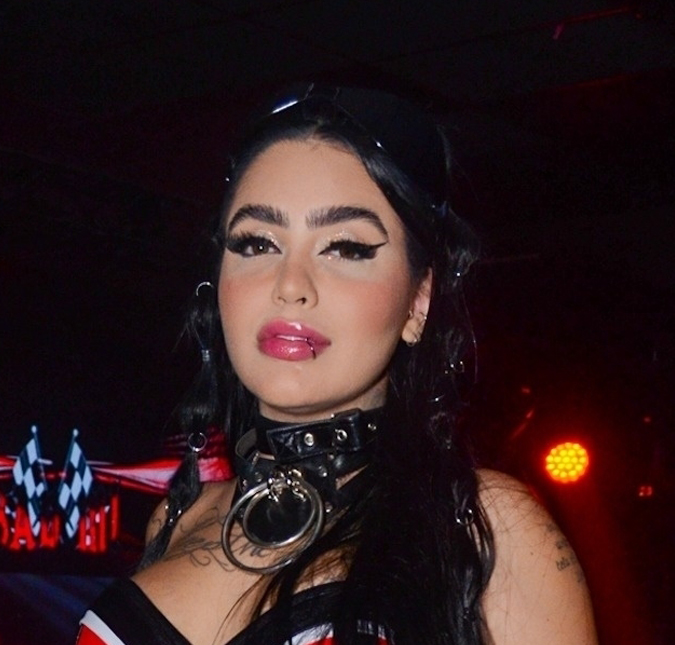 MC Mirella é internada e lamenta ter que ficar longe da filha: <i>Não gosto de vir para o hospital por causa disso</i>