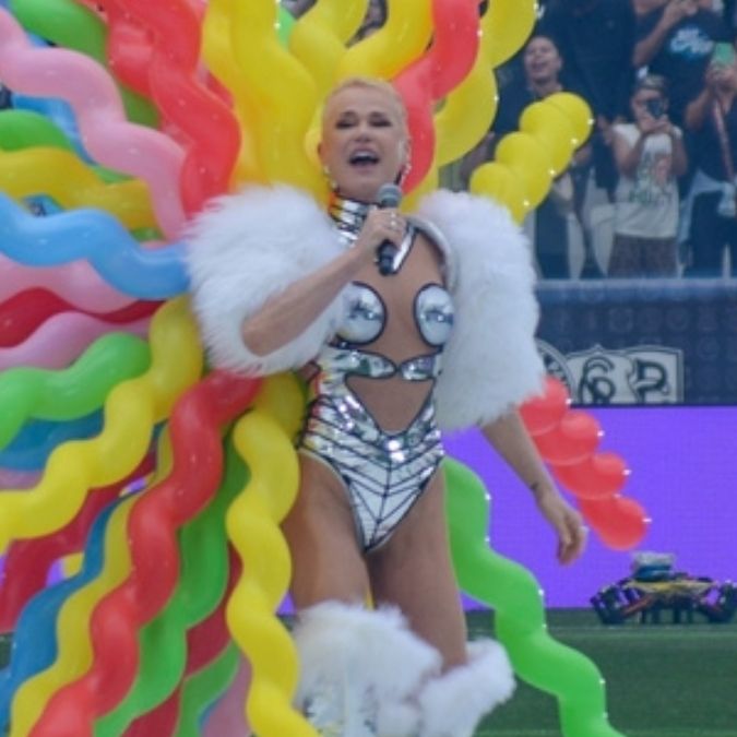 Em saída de <i>show</i>, Xuxa Meneghel leva cuspe no rosto; entenda