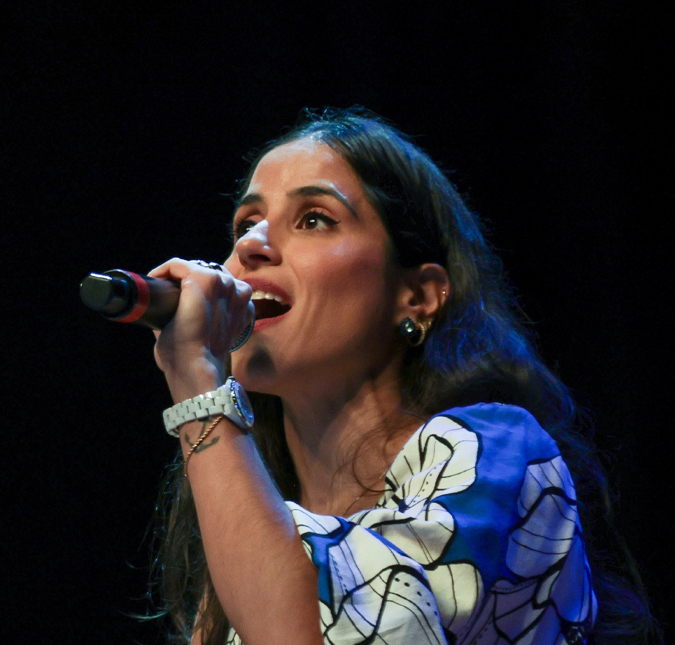 Camilla Camargo fala de sua relação com a música e da emoção em regravar <i>É O Amor</i>: <i>Responsabilidade muito grande</i>
