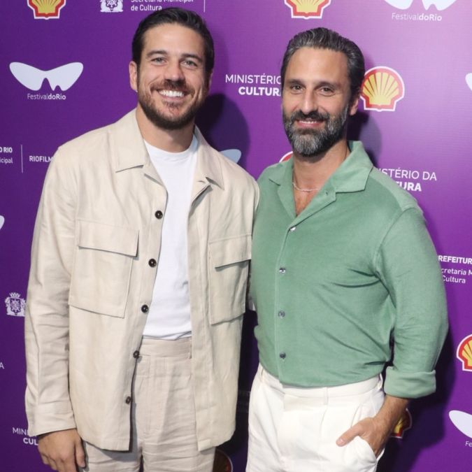 Marco Pigossi quebra discrição e revela como se apaixonou pelo marido, Marco Calvani