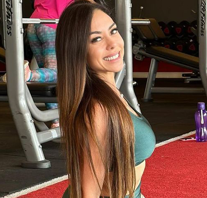 Deia Cypri fala sobre cuidados com o corpo e revela o que não pode faltar em sua rotina: <i>São essenciais</i>