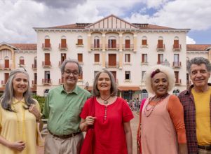 Elenco adulto de <i>Turma da Mônica - Origens</i> destaca semelhanças com os personagens e revela detalhes dos ensaios