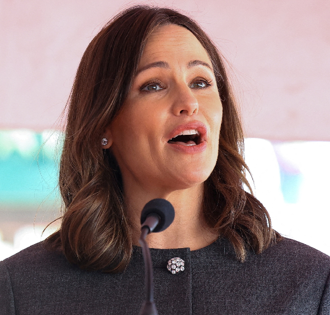 Jennifer Garner revive personagem Jenna Rink de <i>De repente 30</i> em fantasia de <i>Halloween</i>