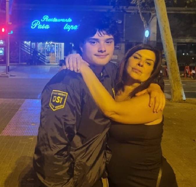 Mãe de ex-ator mirim, João Rebello se derrete por atitude do neto: <i>Mesmo com toda dor por seu pai, me trouxe flores</i>