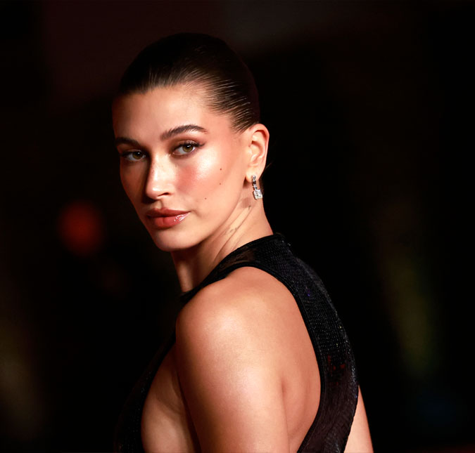 Hailey Bieber mostra filho usando macacão com estampa de <i>O Estranho Mundo de Jack</i> para o <i>Halloween</i>