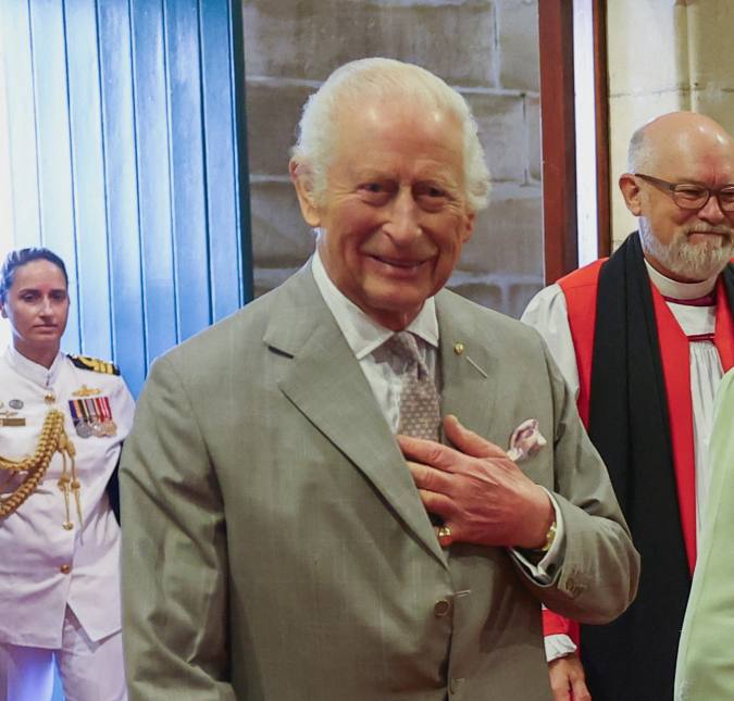 Rei Charles III deve parar de pagar mesada de um milhão de libras de Príncipe Andrew, diz livro