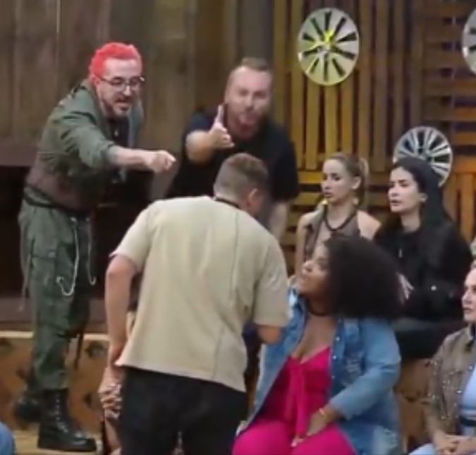 Sacha é alvo de discussão, Flor fica revoltada e muita briga generalizada... Veja tudo que rolou na madrugada de <i>A Fazenda</i>