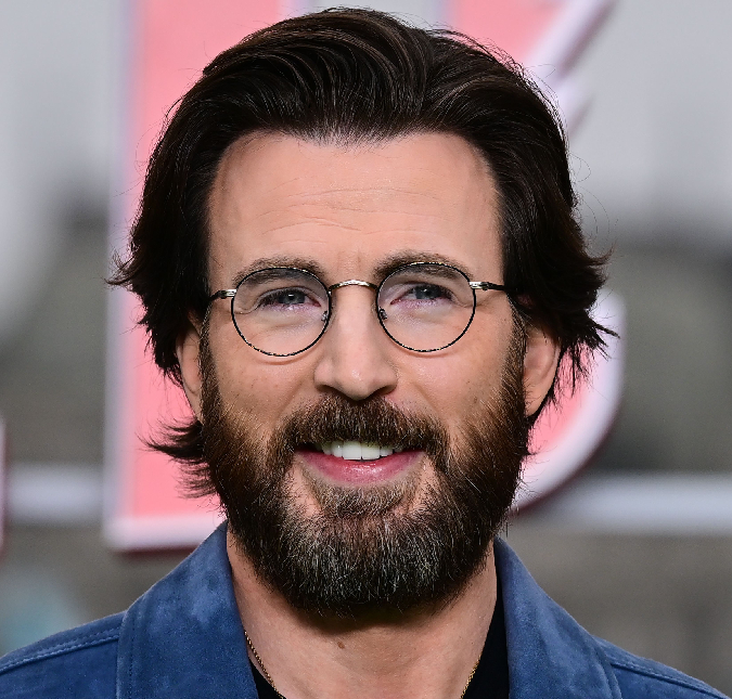 Visual de Chris Evans surpreende durante <i>première</i> do filme <i>Operação Natal</i>