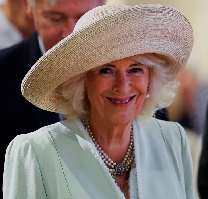 Rainha Camilla será substituída pela Duquesa de Gloucester em evento na Abadia de Westminster