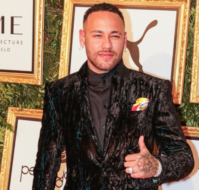 Neymar Jr. desembarca no Brasil e segue para Rio de Janeiro, onde acontece festa de Mavie