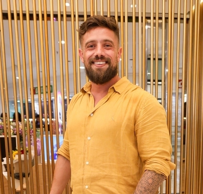 Em meio a polêmica, Rafael Cardoso reflete sobre a verdade: <i>Organiza e liberta</i>