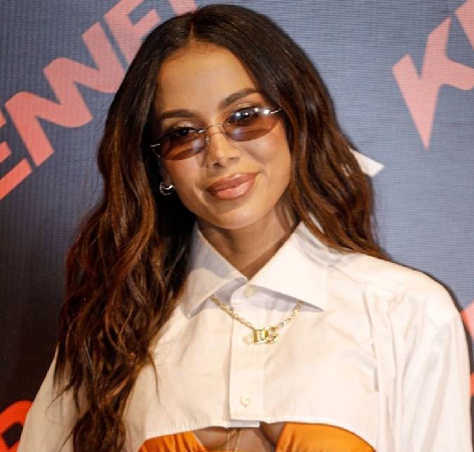 No Brasil, Anitta reflete sobre autocobrança e momentos de desacelerar a vida: <i>Isso impacta na nossa saúde</i>