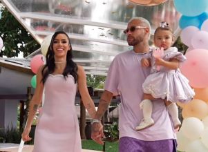 Vestidos de seda usados por Mavie, filha de Bruna Biancardi e Neymar Jr., na festa de aniversário não estarão à venda