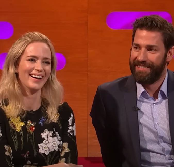 John Krasinski é eleito o homem mais <i>sexy</i> do mundo e a esposa, Emily Brunt tem reação hilária