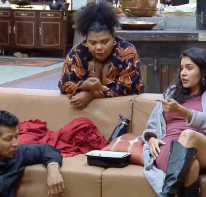 Após virar piada por ombro machucado, Giselly se revolta e vira assunto mais uma vez... Veja tudo que rolou na madrugada de <i>A Fazenda 16</i>