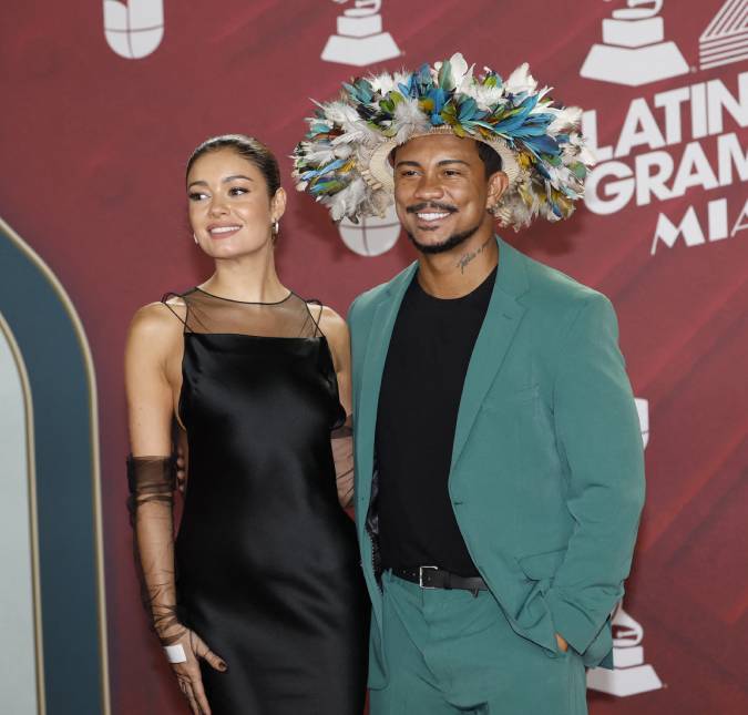 Após irem juntinhos ao <i>Grammy Latino</i>, Xamã se derrete por Sophie Charlotte: <i>Meu maior prêmio</i>