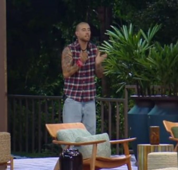 Muita treta após Dinâmica de Apontamento... Veja tudo que rolou na madrugada de A Fazenda 16 Yuri e Flora protagonizaram brigas dentro da sede