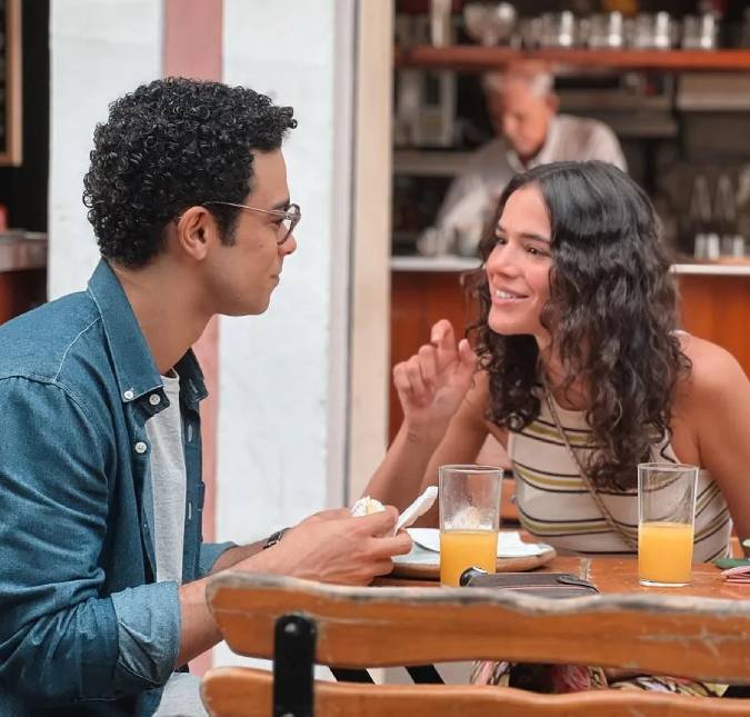 Ao lado de Bruna Marquezine, Fernanda Paes Leme conta história dos bastidores de <I>Amor da Minha Vida: - Bonito beijar em um carrossel, mas eu não recomendo</I>