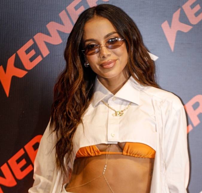 Assumidíssimos! Anitta usa <i>look</i> combinando com Vinicius Souza
