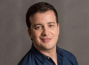 Rafael Cortez enaltece Gabriel Leone em pré-estreia de <I>Senna</i>: - <i>Melhor ator da geração dele</i>