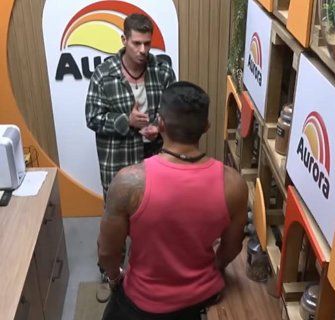 Sacha e Gilsão conversam sobre jogo e Fernando segue confiante com roça... Veja tudo que rolou na madrugada de <i>A Fazenda 16</i>