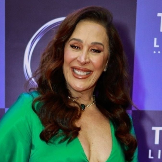 Claudia Raia explica como concilia maternidade com preparação para nova peça: <i>Confuso</i>