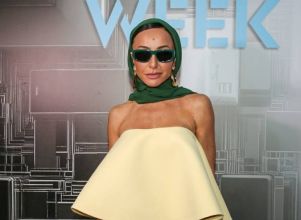 Com fio-dental e transparência, Sabrina Sato aparece com <i>look</i> de grife que custa31 mil reais