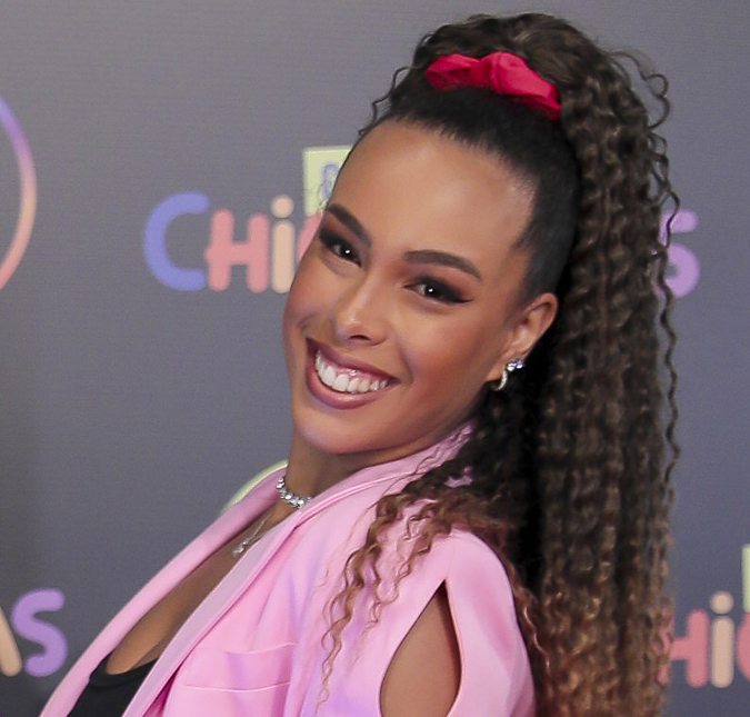 Julia Olliver, a Pata da nova geração de <i>Chiquititas</i>, revela que recebeu ligação de Aretha Oliveira: <i>Muito carinho</i>