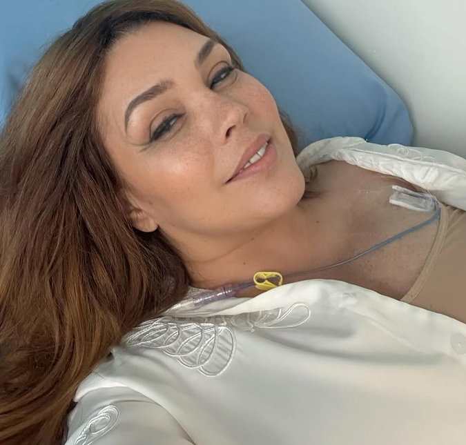 Simony mostra tratamento contra câncer: <i>Continuo acreditando, vivendo e agradecendo</i>