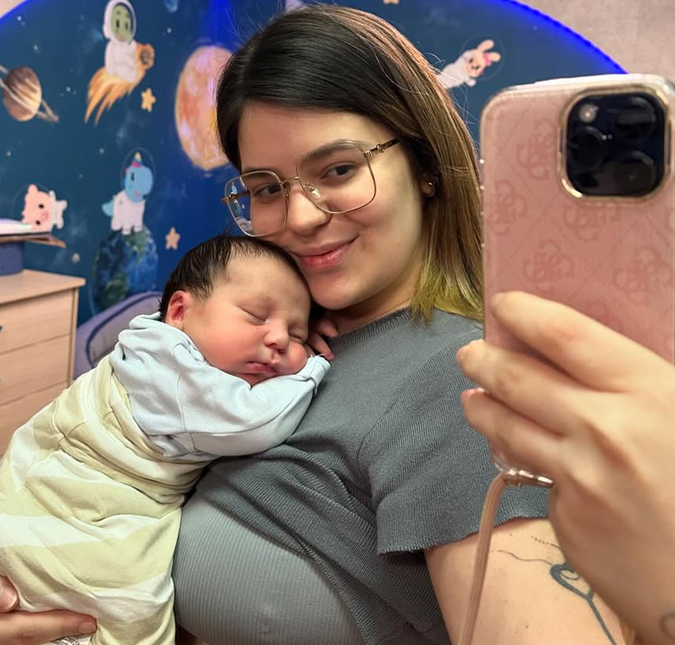 Ainda no hospital, Viih Tube comemora um mês de Ravi: <i>A única coisa que consigo fazer é agradecer a Deus</i>
