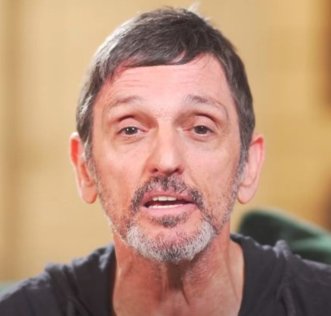 Paulo Miklos, ex-Titãs, está internado na UTI em São Paulo O artista estaria hospitalizado devido a uma gastroenterite