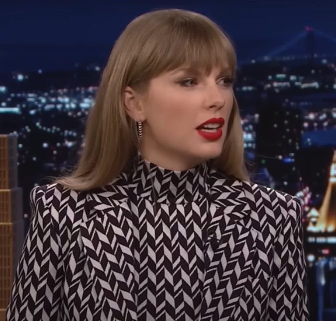 Taylor Swift se torna a artista mais premiada do <i>Billboard Music Awards</i>