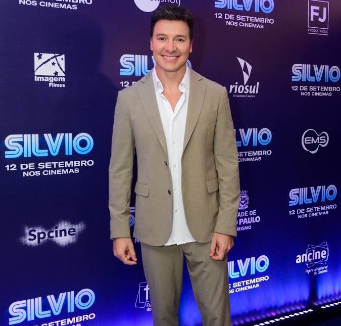Rodrigo Faro compartilha detalhes da despedida da <i>TV Record</i>: <i>Guardando as lembranças</i>