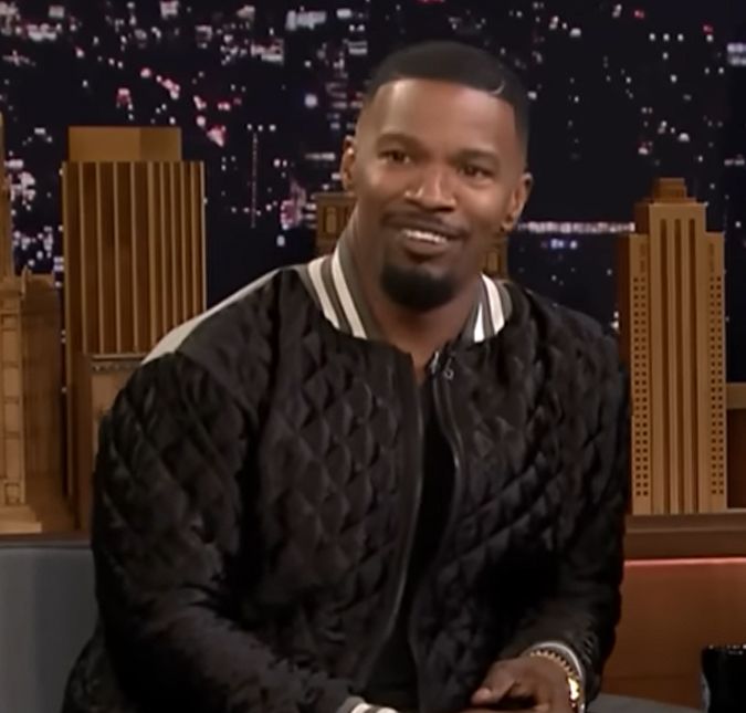 Jamie Foxx é agredido com copo no dia do seu aniversário e leva pontos na boca O ator estava em um restaurante quando tudo aconteceu