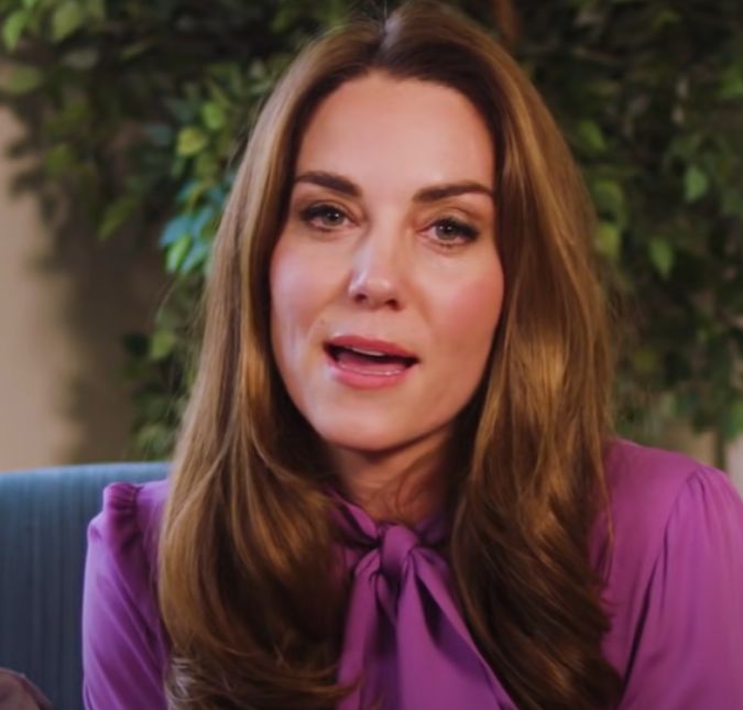 Kate Middleton surge em missa ao lado da Família Real (e sósia de Príncipe Harry viraliza em especial de Natal)