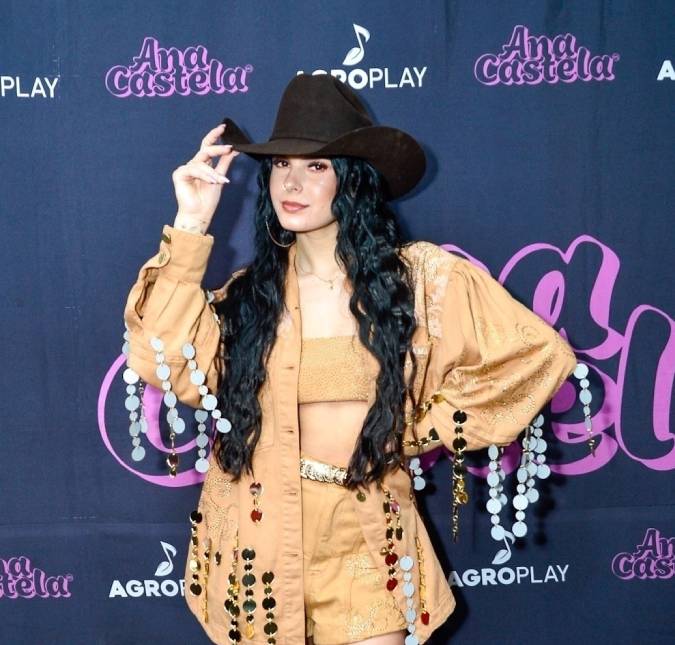 Ana Castela denuncia falsos <I>nudes</I> e desabafa: <I>A </I>internet <I>é podre</I>