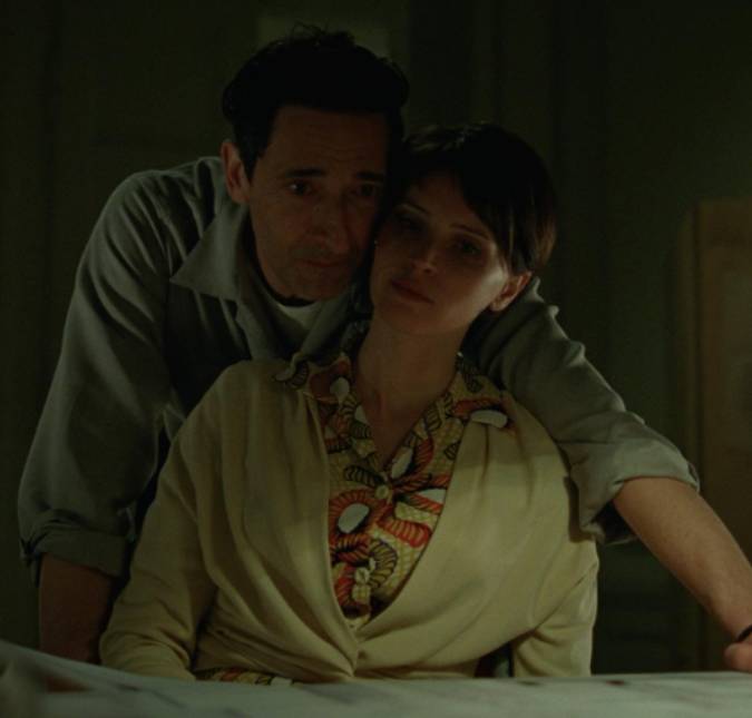 Os longas <I>O Brutalista</I> e <I>Emilia Peréz</I> ganham estatuetas de Melhor Filme no <I>Globo de Ouro 2025</I>