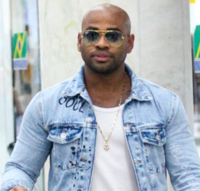 Cezar Black revela que seu cachorro foi diagnosticado com câncer ósseo e irá amputar a pata: <i>Estou desolado</i>