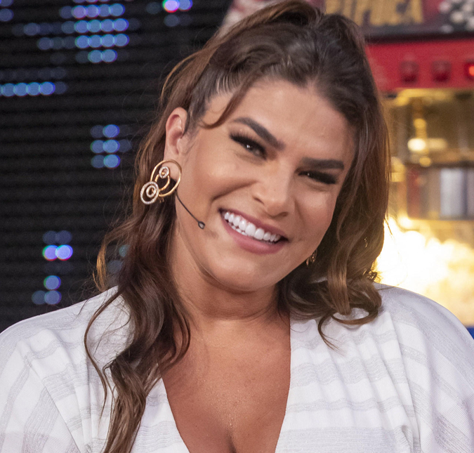 Em meio a rumores de confinamento no <i>BBB</i>, Priscila Fantin se pronuncia: <i>Continuo aqui fora</i>
