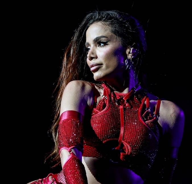 Anitta homenageia Rayssa Leal em <I>show</I> no Maranhão
