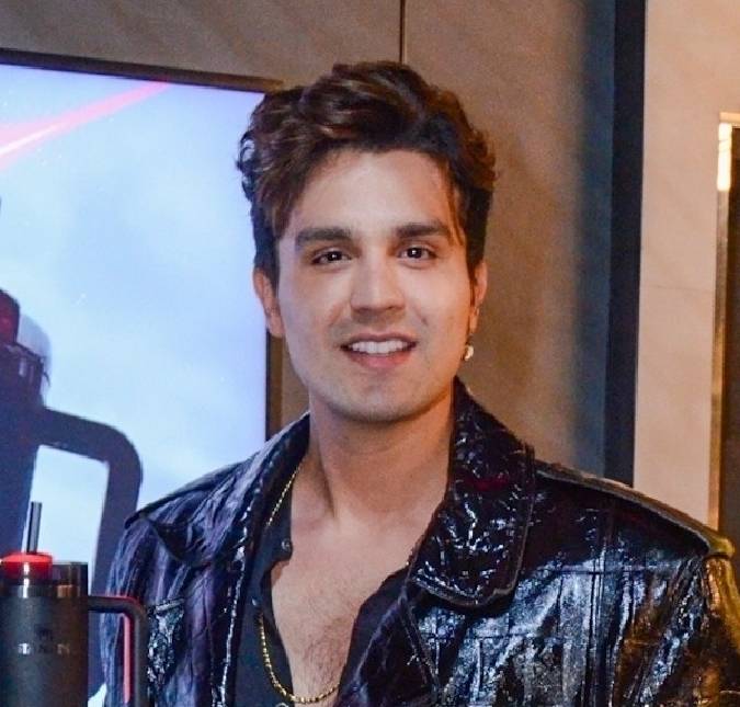 Explodindo o fofurômetro! Luan Santana posta foto de Serena dormindo