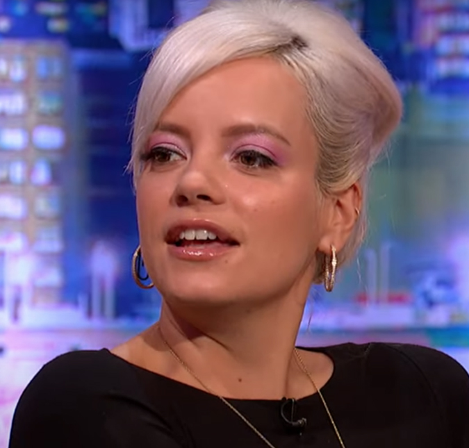 Lily Allen se interna em clínica após fim do casamento com David Harbour, afirma <i>site</i>
