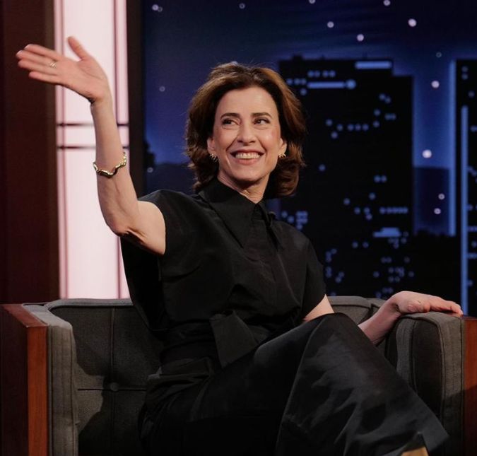 Fernanda Torres brilha ao usar peças brasileiras em <i>talk show</i> americano