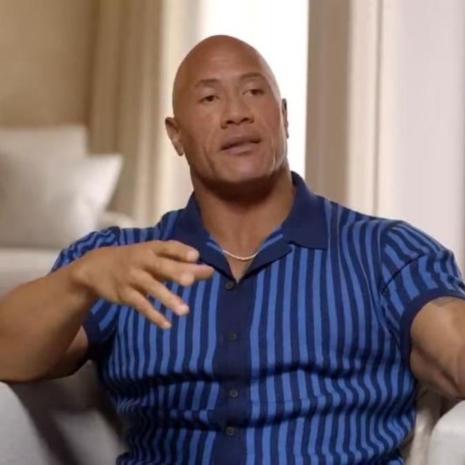 Dwayne Johnson, o The Rock, viraliza nas redes após deixar as filhas o maquiarem: <i>Deveres do papai</i>