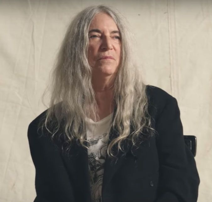 Patti Smith encerra apresentação de cadeira de rodas após desmaiar no palco O Teatro Cultura Artística informou que a cantora norte americana estava sofrendo há dias com fortes enxaquecas e sentiu tontura