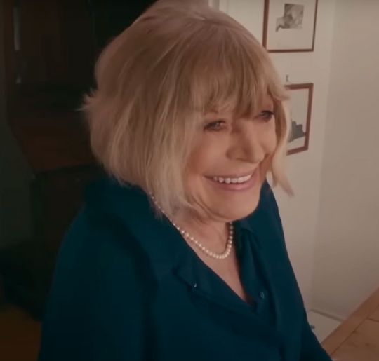 Marianne Faithfull, atriz e cantora britânica, morre ao 78 anos de idade. Saiba quem são os famosos que nos deixaram em 2025