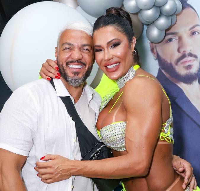Após Gracyanne Barbosa se emocionar relembrando dificuldades, Belo sai em defesa da musa