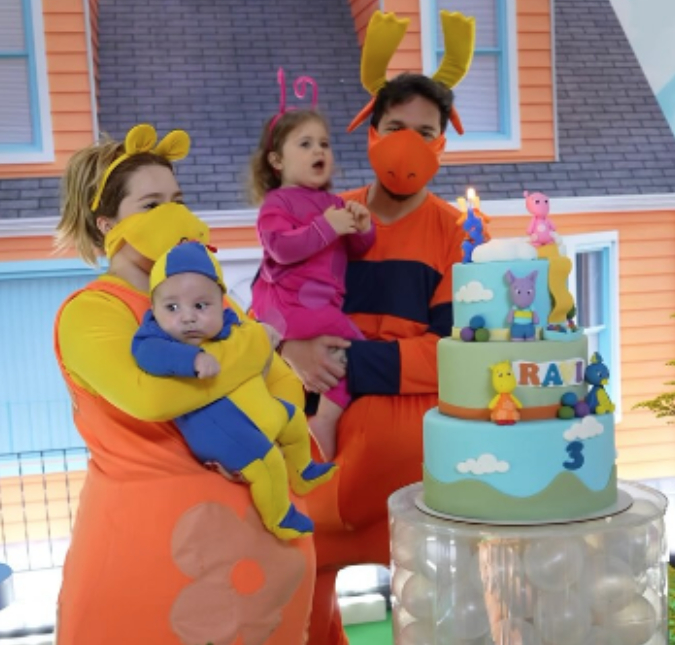 Viih Tube e Eliezer comemoram terceiro mesversário de Ravi com o tema <I>Os Backyardigans</i>