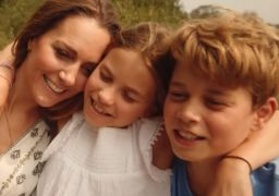 Kate Middleton visita hospital oncológico e comenta como os filhos a ajudaram a seguir em frente com o tratamento